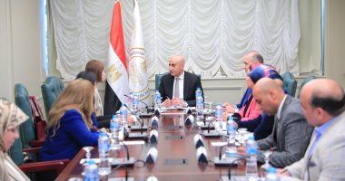وزير التعليم يبحث مع "بيرسون" تعزيز الاستفادة من خبرات الهيئة فى تقييم الطلاب وزير التربية والتعليم والمدير الإقليمي لمؤهلات بيرسون المدرسية