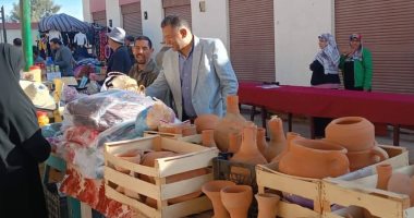 أسواق اليوم الواحد بالوادى الجديد.. إقبال كبير من المواطنين.. تخفيضات تصل إلى 40% على السلع الغذائية واللحوم وعروض مستمرة بمناسبة شهر رمضان.. ورقابة صارمة من التموين وحماية المستهلك والغرفة التجارية.. صور إقبال كبير من المواطنين على أسواق اليوم الواحد