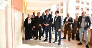محافظ الفيوم يتفقد عددا من لجان امتحانات الشهادة الإعدادية