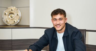 بايرن ميونخ يعلن رسميًا ضم توم بيشوف موهبة هوفنهايم 