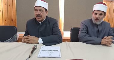 رئيس منطقة سوهاج الأزهرية يوجه بالتدقيق فى تصحيح الشهادتين الابتدائية والإعدادية رئيس منطقة سوهاج الأزهرية