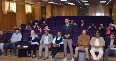 نائب محافظ الأقصر يفتتح ورشة عمل للعاملين بإدارات خدمة المواطنين.. صور  