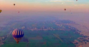 الموسم السياحى الشتوى.. البالون الطائر يزين سماء الأقصر