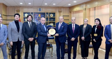 رئيس جامعة المنصورة يستقبل وفدا من جامعة سينوب التركية لتعزيز سبل التعاون