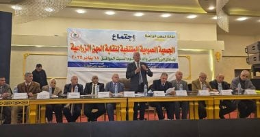 نقيب الزراعيين: لأول مرة فى تاريخ النقابة نتمكن من صرف 14 شهر من المعاشات جانب من الاجتماع