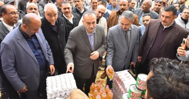 محافظ أسيوط يفتتح سوق اليوم الواحد بمدينة القوصية لبيع السلع بأسعار مخفضة