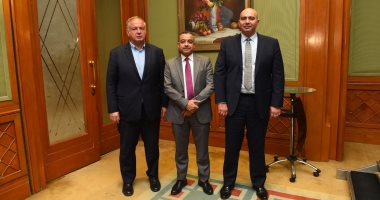 غرفة صناعة التكنولوجيا تسجل شركاتها بقوائم "اللجنة العليا للتعويضات" بوزارة الإسكان خلال اللقاء