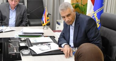 محافظ أسوان يواصل لقاءه الجماهيرى الأسبوعى مع المواطنين لتلبية مطالبهم