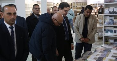 انطلاق معرض القاهرة للكتاب اليوم.. الثقافة تحتفل بمشاركة 1345 ناشرًا من 80 دولة.. 600 فعالية فى كل المجالات.. استحداث قاعة للكتب المخفضة.. تقديم شنطة الـ25 كتابا بـ100 جنيه.. والدخول من 10 صباحا بـ5 جنيهات الدكتور أحمد هنو يتفقد تجهيزات المعرض