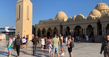 خبراء يطالبون بالاهتمام بالسياحة الآسيوية بعد ظهورها بشكل ملحوظ فى البحر الأحمر.. وفود من كوريا واليابان والصين في الغردقة ومرسى علم وشرم الشيخ والأقصر بشكل ملفت.. والأتراك بقوائم الوصول.. صور