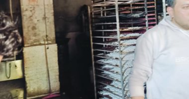 السيطرة على حريق نشب بمصنع للحلويات بكفر شكر دون خسائر بشرية.. صور