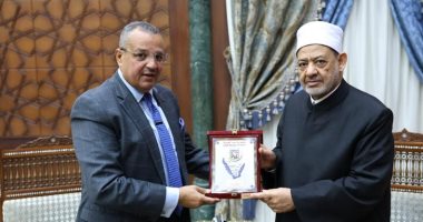 محافظ جنوب سيناء يشكر شيخ الأزهر لدعم أبناء المحافظة عن طريق بيت الزكاة والصدقات محافظ جنوب سيناء وشيخ الأزهر