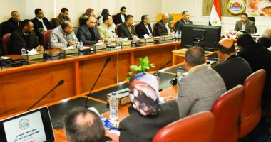 محافظ مطروح يوجه رؤساء المدن بتكثيف أعمال النظافة    