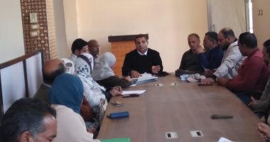 رئيس مدينة أرمنت يناقش مستجدات مشروعات مبادرة حياة كريمة.. صور  