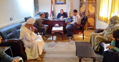 رئيس مدينة أرمنت يعقد لقاء اليوم المفتوح الأسبوعى لبحث شكاوى المواطنين