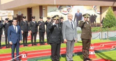 محافظ القليوبية يضع إكليل زهور على قبر الجندى المجهول بمناسبة عيد الشرطة 73
