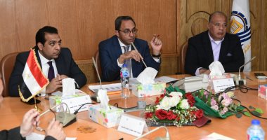 محافظ قنا يتابع مستجدات تقنين أراضى أملاك الدولة ويشدد على سرعة إنهاء الطلبات