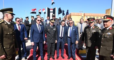 محافظ جنوب سيناء يضع إكليل زهور على نصب شهداء الشرطة 