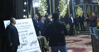 الشبكة نيوز : 
                                            خالد عبد العزيز وعبد المنعم عمارة وياسر ريان وطارق مصطفى فى عزاء ميمي الشربيني
                                        