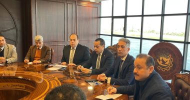الغرفة التجارية بسوهاج تعقد اجتماعا مع المحلات لتوفير السلع استعدادا لرمضان جانب من الاجتماع