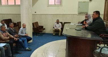 رئيس مدينة البياضية بالأقصر يبحث طلبات المواطنين خلال اللقاء الأسبوعى.. صور