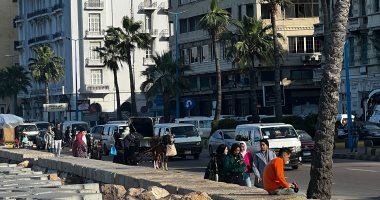 إسكندرية فى النوة حاجه تانية.. إقبال رحلات اليوم الواحد على عروس البحر المتوسط خلال إجازة نصف العام.. الإسكندرانية يستمتعون بأجواء شهر طوبة بالتقاط الصور وجولات الحنطور.. و"بحرى" أهم المزارات خلال الشتاء.. صور