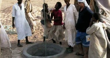 آبار الصحراء الشرقية تاريخ طويل يروى عطش الحجاج قديمًا وعابرى الطريق بأودية حلايب وشلاتين.. سميت معظمها بأسماء الأودية المجاورة لها مثل بئر "قومدليم".. وبعضها ما زال يفيض بالمياه فى سقاية الإبل.. صور