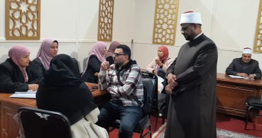 أمين "البحوث الإسلامية" يتفقد جناح الأزهر بمعرض الكتاب ويتابع سير العمل داخل ركن الفتوى