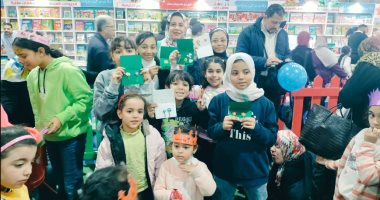 إقبال كبير للمواطنين على معرض القاهرة الدولى للكتاب فى يومه الثانى "فيديو"