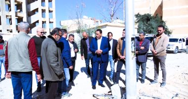 محافظ مطروح يتفقد أعمال حملات النظافة بالأحياء السكنية ويوجه بتكرارها