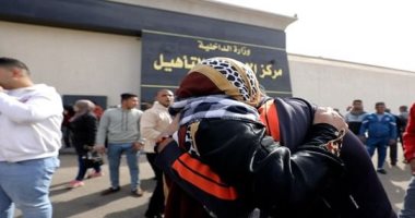 من الظلام إلى النور.. عفو رئاسى يعيد الأمل للمستقبل.. الإفراج عن 4466 نزيلا من مراكز الإصلاح.. النزلاء: شكرا للرئيس السيسى لم شملنا بأهالينا.. تلقينا معاملة كريمة خلف الأسوار وتعلمنا الدرس ولن نعود للجريمة..صور الافراج عن 4466 نزيلا من مراكز الاصلاح