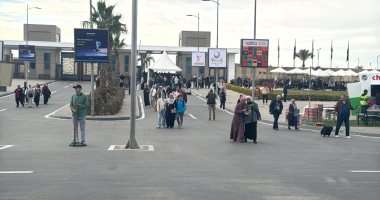 إقبال ملحوظ في اليوم الثاني من انطلاق معرض القاهرة الدولي للكتاب.. صور 