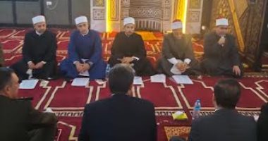 محافظ دمياط يشهد الاحتفال بذكرى ليلة الإسراء والمعراج بمسجد البحر