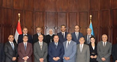 رئيس جامعة الإسكندرية يستقبل وفد جامعة فيرجينيا تك الأمريكية لبحث سبل التعاون  