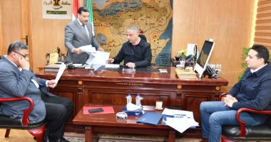 محافظ الفيوم يتسلم المخططات الاستراتيجية المعدلة لمدينتى الفيوم ويوسف الصديق