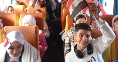 "قرية تقرأ" رحلة أهالى كفر الشوبك بشبين القناطر لمعرض الكتاب.. منظم الرحلة: بدأنا في 2021 بحافلتين و75 مشتركا.. 45 حافلة بـ1750 مشتركا هذا العام.. والفكرة بدأت تنتشر بالقرى المجاورة.. صور