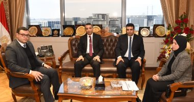 وزير الإسكان ومحافظ السويس يتابعان عدداً من ملفات العمل والمشروعات المشتركة