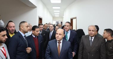 مبادرة بداية.. محافظ كفر الشيخ يتفقد القافلة الطبية الشاملة بنادي الخالدين 