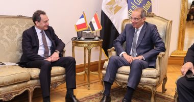 وزير الاتصالات يبحث مع السفير الفرنسي فرص جذب الاستثمارات لقطاع الاتصالات المصرى
