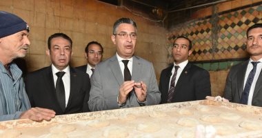 جولة مفاجئة لوزير التموين بالجيزة.. شريف فاروق يطمئن على توافر السلع بالأسواق.. تحرير محاضر للمخابز السياحية ومنافذ التوزيع لعدم الإعلان عن الأسعار.. وتكثيف الرقابة التموينية لرصد أي تجاوزات أو مشكلات.. صور الدكتور شريف فاروق وزير التموين
