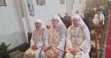 مطارنة الكاثوليك يزورون كنيسة نوتردام ديجيبت بفرنسا الأنبا توماس والأنبا دانيال والأنبا مرقس