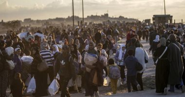 العودة مستمرة.. آلاف النازحين يواصلون المسيرة لشمال غزة آلاف الفلسطينيين النازحين إلى غزة