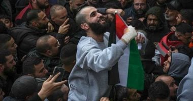 "من زنازين الاحتلال إلى ميادين الحرية".. قصص صمود الأسرى الفلسطينيين تروي تفاصيل المعاناة خلف قضبان سجون الاحتلال.. عزمي نفاع: سمعت عن غزة لكن لم أرها.. وناجي بشارات: جوعونا بس إحنا شبعانين بعزتنا وكرامتنا