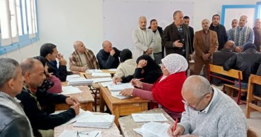 وكيل "تعليم أسيوط" يتابع أعمال تصحيح امتحانات الشهادة الإعدادية