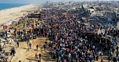 آلاف الفلسطينيين النازحين يستأنفون العودة إلى شمال غزة استئناف الفلسطينيين النازحين العودة إلى شمال غزة