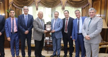 وفد جزائرى رفيع المستوى يزور الهيئة العامة لميناء الإسكندرية