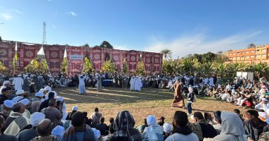 لعبة الرجال.. "دندرة" أرض  الحب والجمال تعيد مشاهد اللعبة التاريخية بمهرجان للتحطيب فى قنا.. كبير اللاعبين: عدم التعدى على الآخر أبرز الشروط.. ومؤسس مدرسة التحطيب: تعبر عن هويتنا .. صور