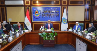 رئيس جامعة دمنهور يوجه بسرعة الانتهاء من أعمال الكنترولات وإعلان النتائج