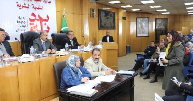 محافظ المنيا يوجه بالتوسع فى إقامة أسواق اليوم الواحد والمعارض الرمضانية