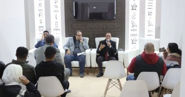 نقاد يناقشون كتابى أحمد شوقى وحافظ إبراهيم فى معرض الكتاب